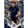 Descubre  Alessandro Bastoni Fan Favourite Inter Milan Adrenalyn XL Fifa 365 2026